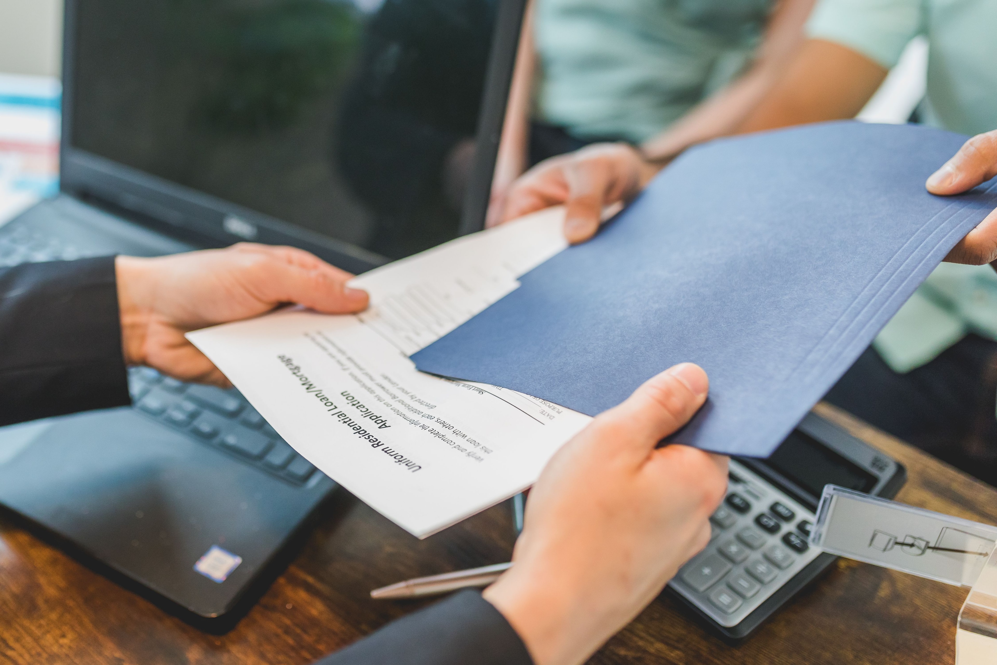 Echange de documents papiers et poste informatique
